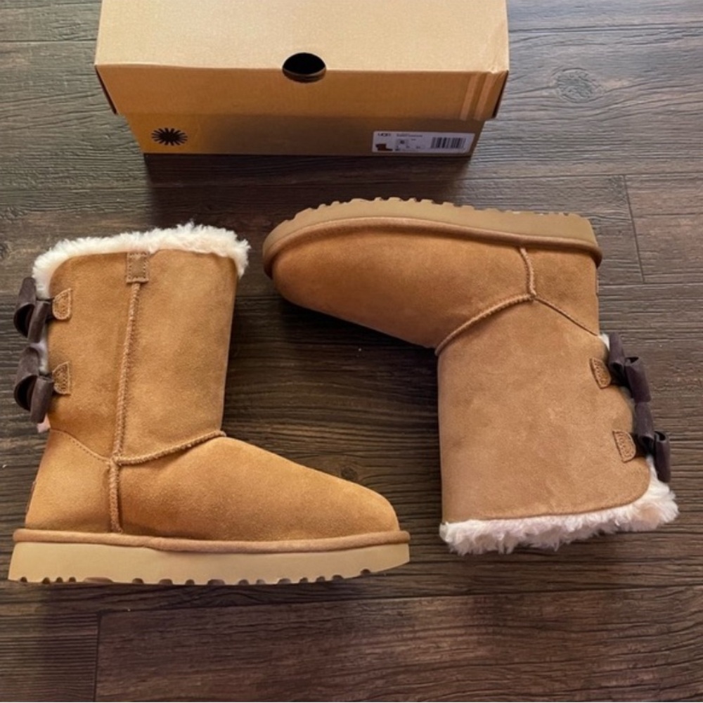 Ugg Bailey Bows | Size: 6